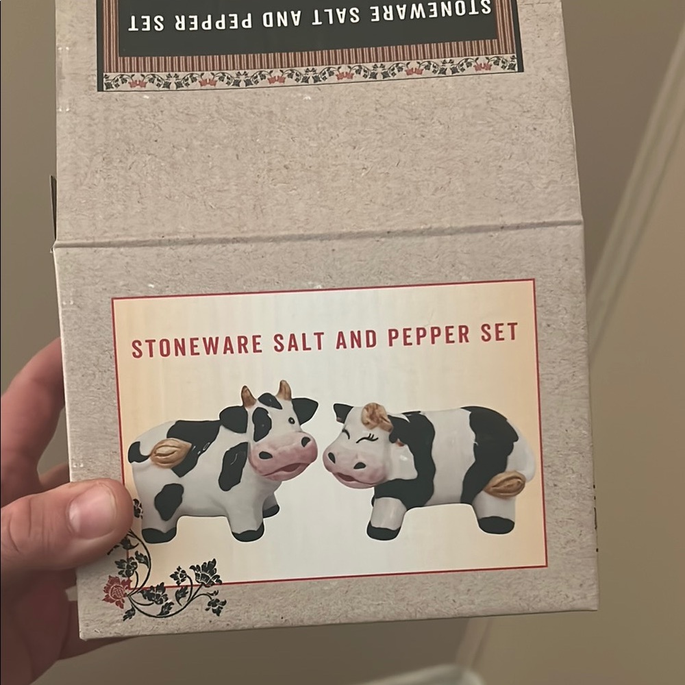 Cracker Barrel Stoneware Cow Salt and Pepper Set - Black and White